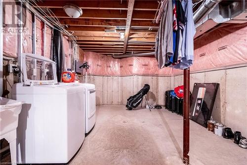 425 Autumn Crescent, Welland, ON - Indoor Photo Showing Laundry Room