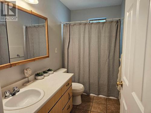 2525 Silvery Beach Road, Chase, BC - Indoor Photo Showing Bathroom