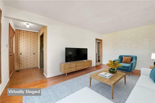20 Burfield Avenue, Hamilton, ON - Indoor Photo Showing Living Room