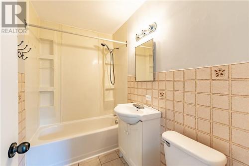 657 Churchill Avenue, Greater Sudbury, ON - Indoor Photo Showing Bathroom