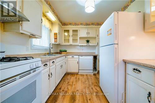 22 Vanier Crt, St. Catharines, ON - Indoor Photo Showing Kitchen