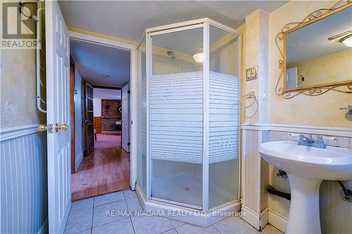 22 Vanier Crt, St. Catharines, ON - Indoor Photo Showing Bathroom