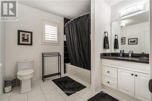 70 Stoneglen Way, Hamilton, ON - Indoor Photo Showing Bathroom