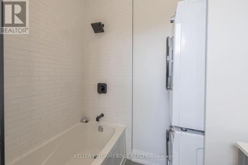 5 Florence St, Hamilton, ON - Indoor Photo Showing Bathroom