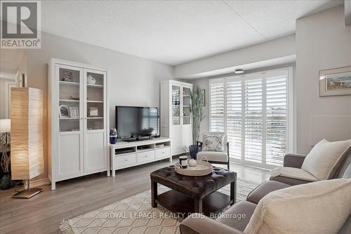 308 - 45 Kingsbury Square, Guelph, ON - Indoor Photo Showing Living Room