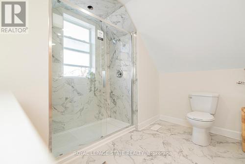 371 Upper Wentworth St, Hamilton, ON - Indoor Photo Showing Bathroom