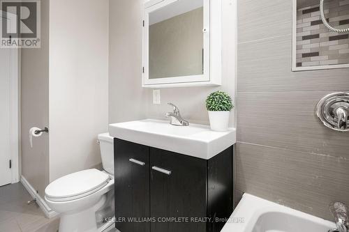 130 Winchester Blvd, Hamilton, ON - Indoor Photo Showing Bathroom