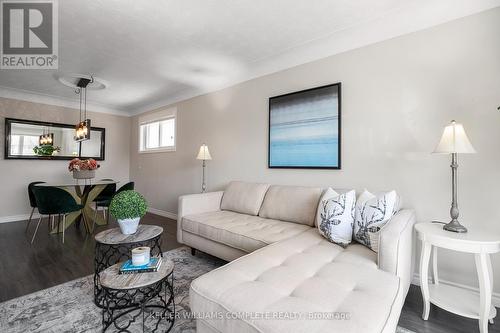 130 Winchester Blvd, Hamilton, ON - Indoor Photo Showing Living Room