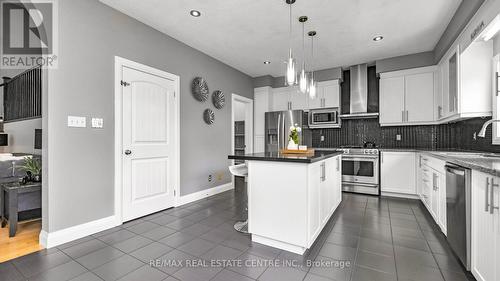 91 Marriott Place, Brant, ON - Indoor Photo Showing Kitchen With Upgraded Kitchen