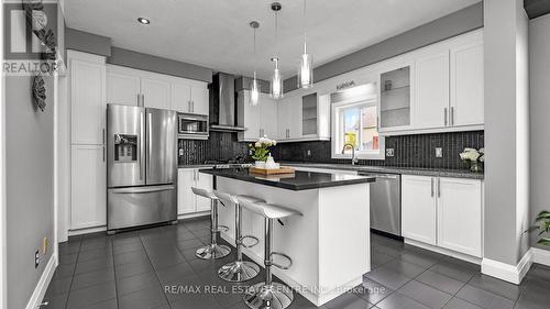 91 Marriott Place, Brant, ON - Indoor Photo Showing Kitchen With Upgraded Kitchen
