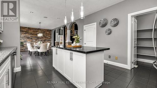 91 Marriott Pl, Brant, ON - Indoor Photo Showing Kitchen With Upgraded Kitchen