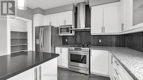 91 Marriott Pl, Brant, ON - Indoor Photo Showing Kitchen With Upgraded Kitchen