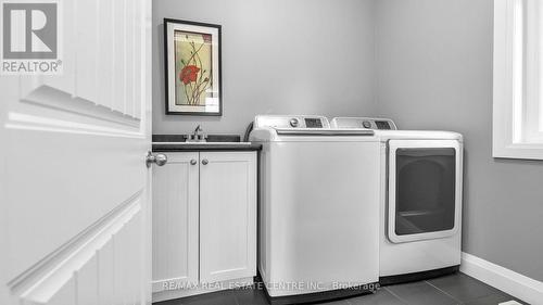 91 Marriott Place, Brant, ON - Indoor Photo Showing Laundry Room