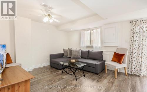 #168 -40 Maple Ave, Halton Hills, ON - Indoor Photo Showing Living Room