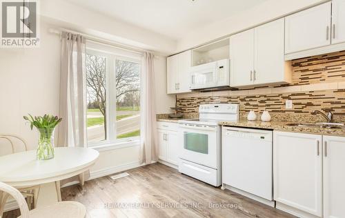 #168 -40 Maple Ave, Halton Hills, ON - Indoor Photo Showing Kitchen