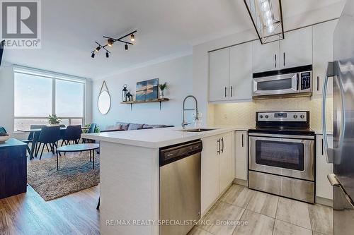 #3211 -3504 Hurontario St, Mississauga, ON - Indoor Photo Showing Kitchen With Stainless Steel Kitchen