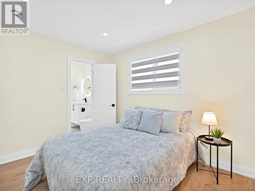 2746 Hollington Cres, Mississauga, ON - Indoor Photo Showing Bedroom