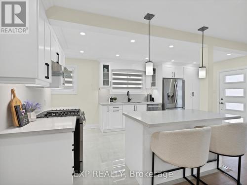 2746 Hollington Cres, Mississauga, ON - Indoor Photo Showing Kitchen With Upgraded Kitchen