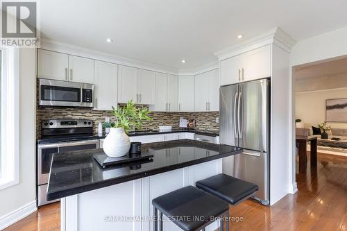 160 Tuscadero Cres, Mississauga, ON - Indoor Photo Showing Kitchen With Stainless Steel Kitchen With Upgraded Kitchen
