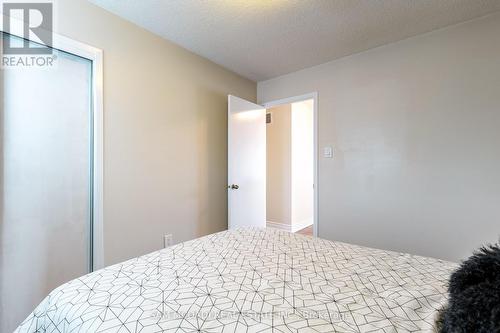160 Tuscadero Cres, Mississauga, ON - Indoor Photo Showing Bedroom