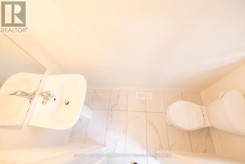 38 Queenpost Dr, Brampton, ON - Indoor Photo Showing Bathroom