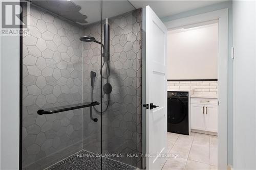 676 Bayshore Blvd, Burlington, ON - Indoor Photo Showing Bathroom