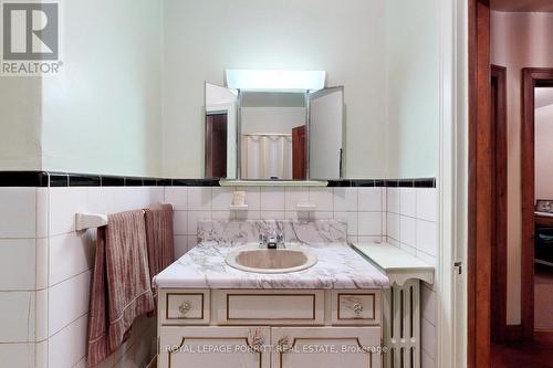 193 Sixth St, Toronto, ON - Indoor Photo Showing Bathroom