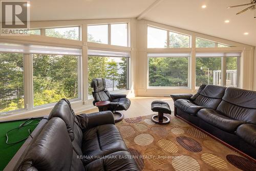 15 Oakridge Dr, North Kawartha, ON - Indoor Photo Showing Living Room