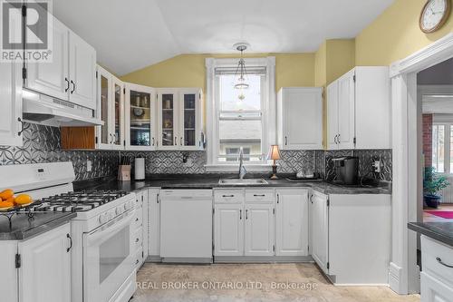 87 Mcmurray Street, Bracebridge, ON - Indoor Photo Showing Kitchen