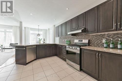 #22 -450 Worthington Ave, Richmond Hill, ON - Indoor Photo Showing Kitchen With Upgraded Kitchen