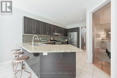 #22 -450 Worthington Ave, Richmond Hill, ON - Indoor Photo Showing Kitchen With Double Sink With Upgraded Kitchen