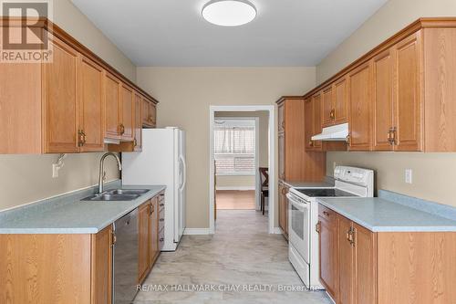 28 Ritchie Cres, Springwater, ON - Indoor Photo Showing Kitchen With Double Sink