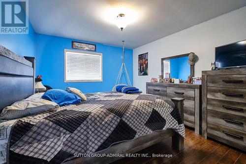 20 Wasaga Sands Drive, Wasaga Beach, ON - Indoor Photo Showing Bedroom