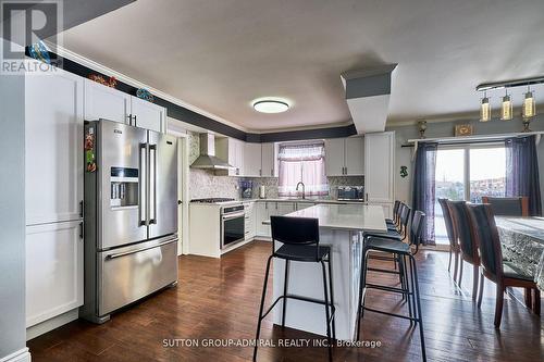 20 Wasaga Sands Drive, Wasaga Beach, ON - Indoor Photo Showing Kitchen With Upgraded Kitchen