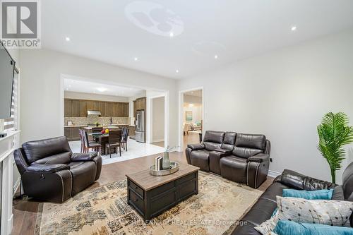 52 Fanning Tr, Brampton, ON - Indoor Photo Showing Living Room