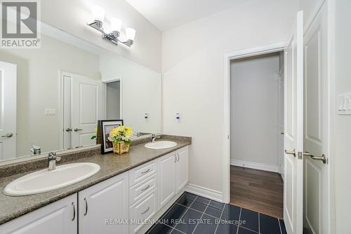 52 Fanning Tr, Brampton, ON - Indoor Photo Showing Bathroom