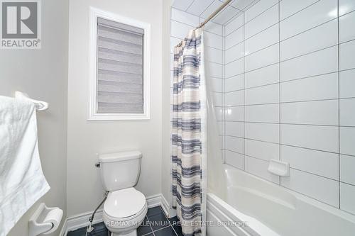 52 Fanning Tr, Brampton, ON - Indoor Photo Showing Bathroom