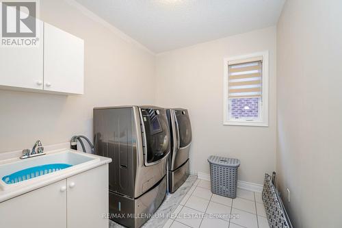 52 Fanning Tr, Brampton, ON - Indoor Photo Showing Laundry Room