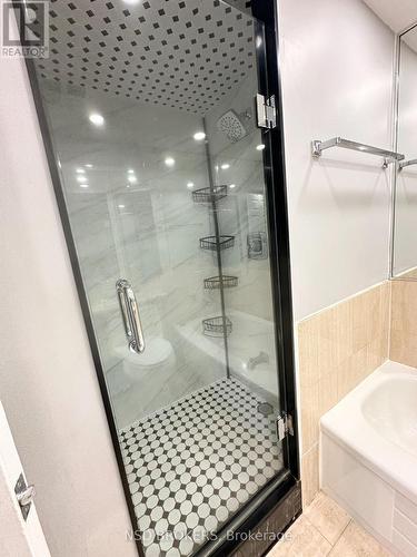 #902 -5 Lisa St, Brampton, ON - Indoor Photo Showing Bathroom