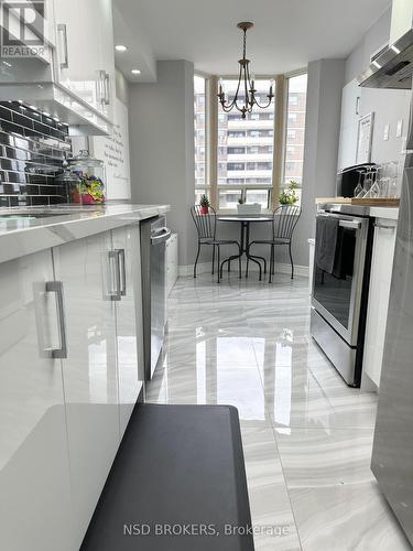 #902 -5 Lisa St, Brampton, ON - Indoor Photo Showing Kitchen With Upgraded Kitchen