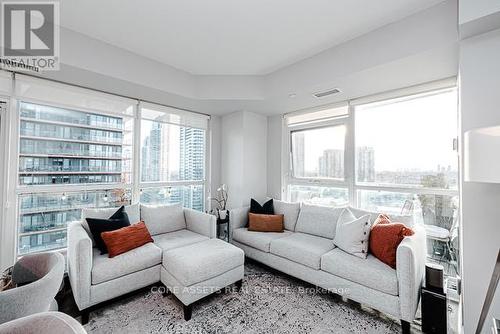 1503 - 33 Shore Breeze Drive, Toronto, ON - Indoor Photo Showing Living Room