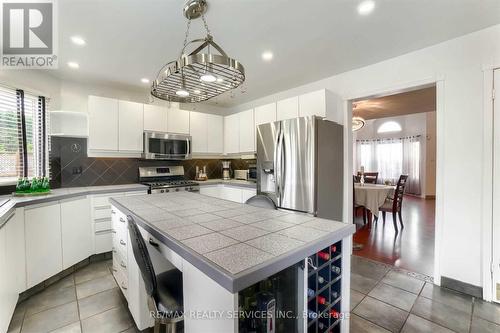 104 Lord Simcoe Dr, Brampton, ON - Indoor Photo Showing Kitchen With Upgraded Kitchen