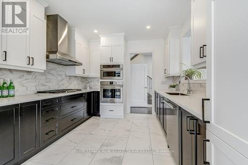 15 Branigan Cres, Halton Hills, ON - Indoor Photo Showing Kitchen With Upgraded Kitchen