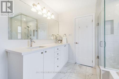 15 Branigan Cres, Halton Hills, ON - Indoor Photo Showing Bathroom