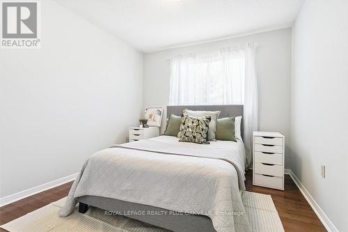 2543 Cavendish Drive, Burlington, ON - Indoor Photo Showing Bedroom