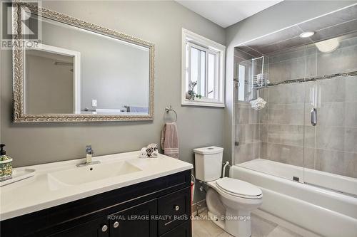 2543 Cavendish Drive, Burlington, ON - Indoor Photo Showing Bathroom