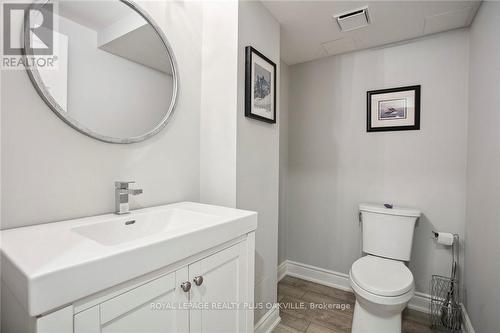 2543 Cavendish Dr, Burlington, ON - Indoor Photo Showing Bathroom