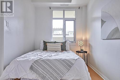#423 -550 Front St W, Toronto, ON - Indoor Photo Showing Bedroom
