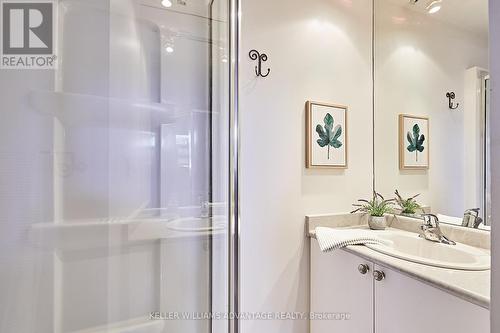 #423 -550 Front St W, Toronto, ON - Indoor Photo Showing Bathroom