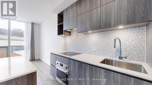 #710 -1 Yorkville Ave, Toronto, ON - Indoor Photo Showing Kitchen With Upgraded Kitchen